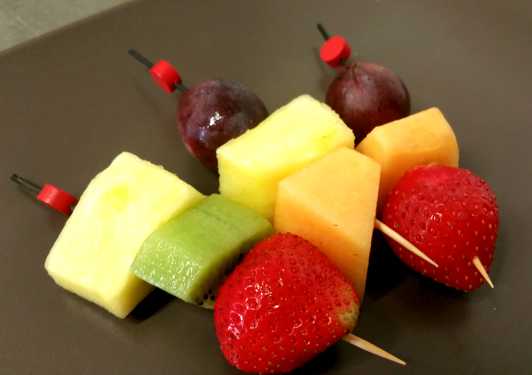 Spiedini di frutta fresca mini